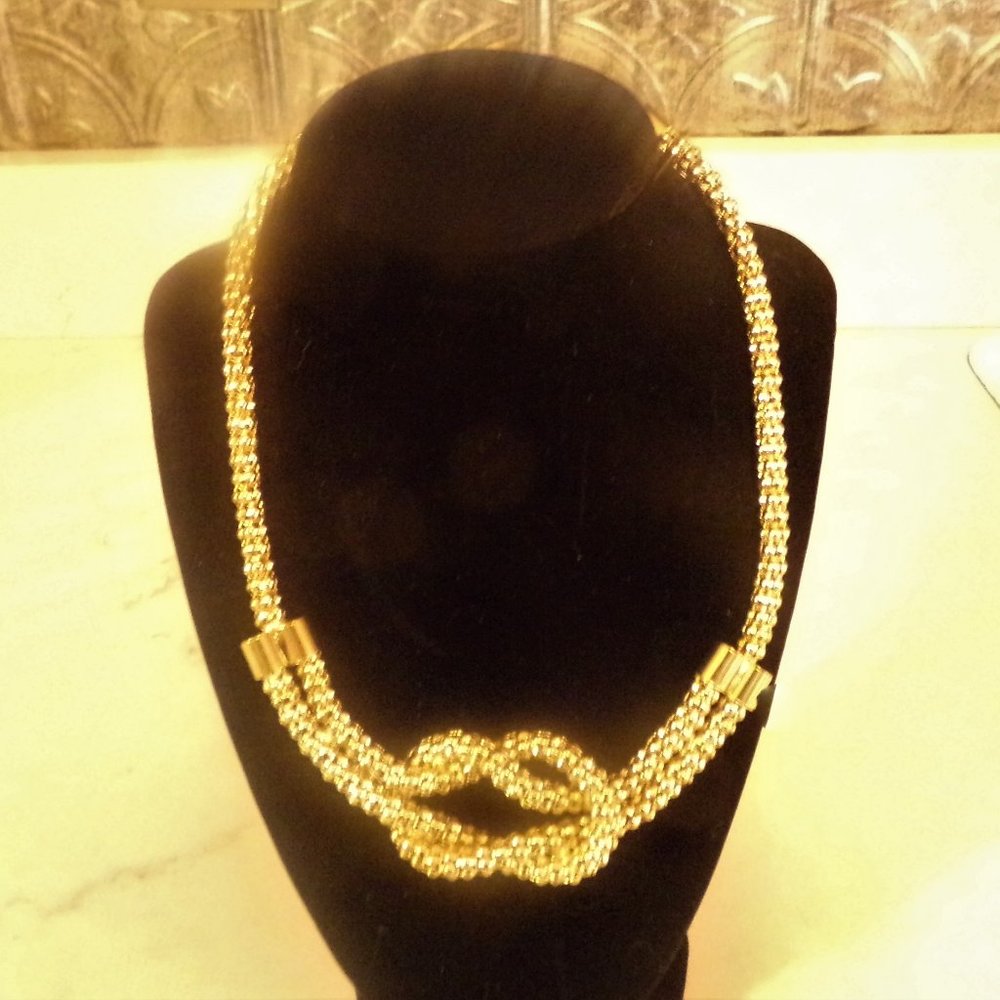 TALBOTS INFINITY KNOT NECKLACE GOLD *CHARITY SALE*